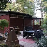 Bosbungalow De Eekhoorn 木屋 *