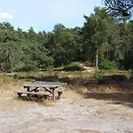 Bosbungalow De Eekhoorn 宁斯佩特