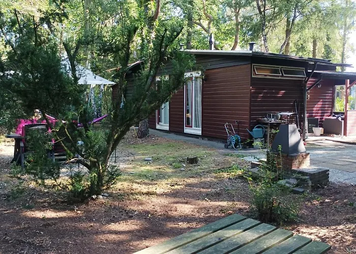 Bosbungalow De Eekhoorn Chalet *