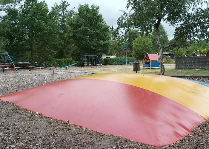 Bosbungalow De Eekhoorn Chalet *