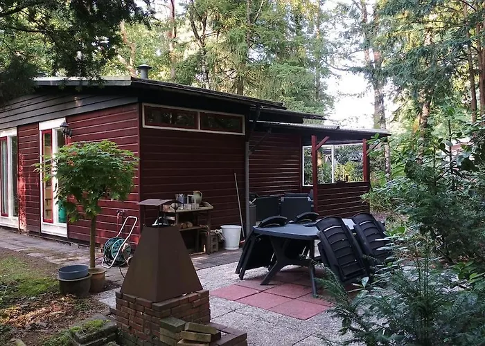 Bosbungalow De Eekhoorn Chalet *